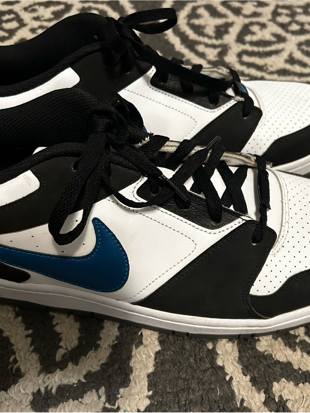 Nike Men’s Low-Top Sneakers in White, Black & Blue